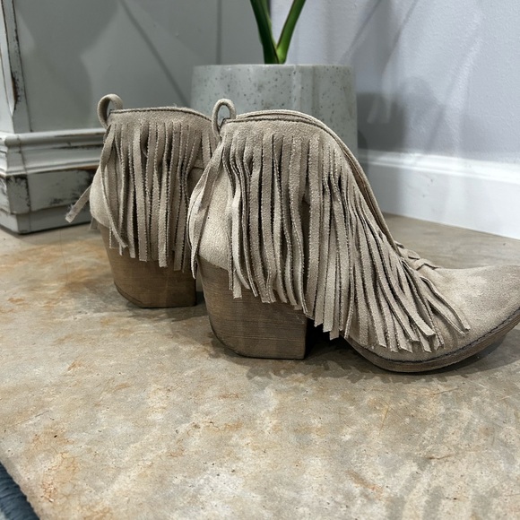 Coconuts Fringe Booties in Camel Size 7 - Picture 2 of 5
